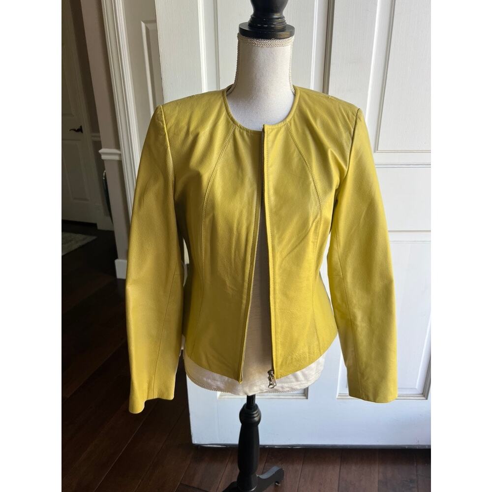 Newport News ladies tailored mustard leather jacket size 6 - Picture 2 of 4
